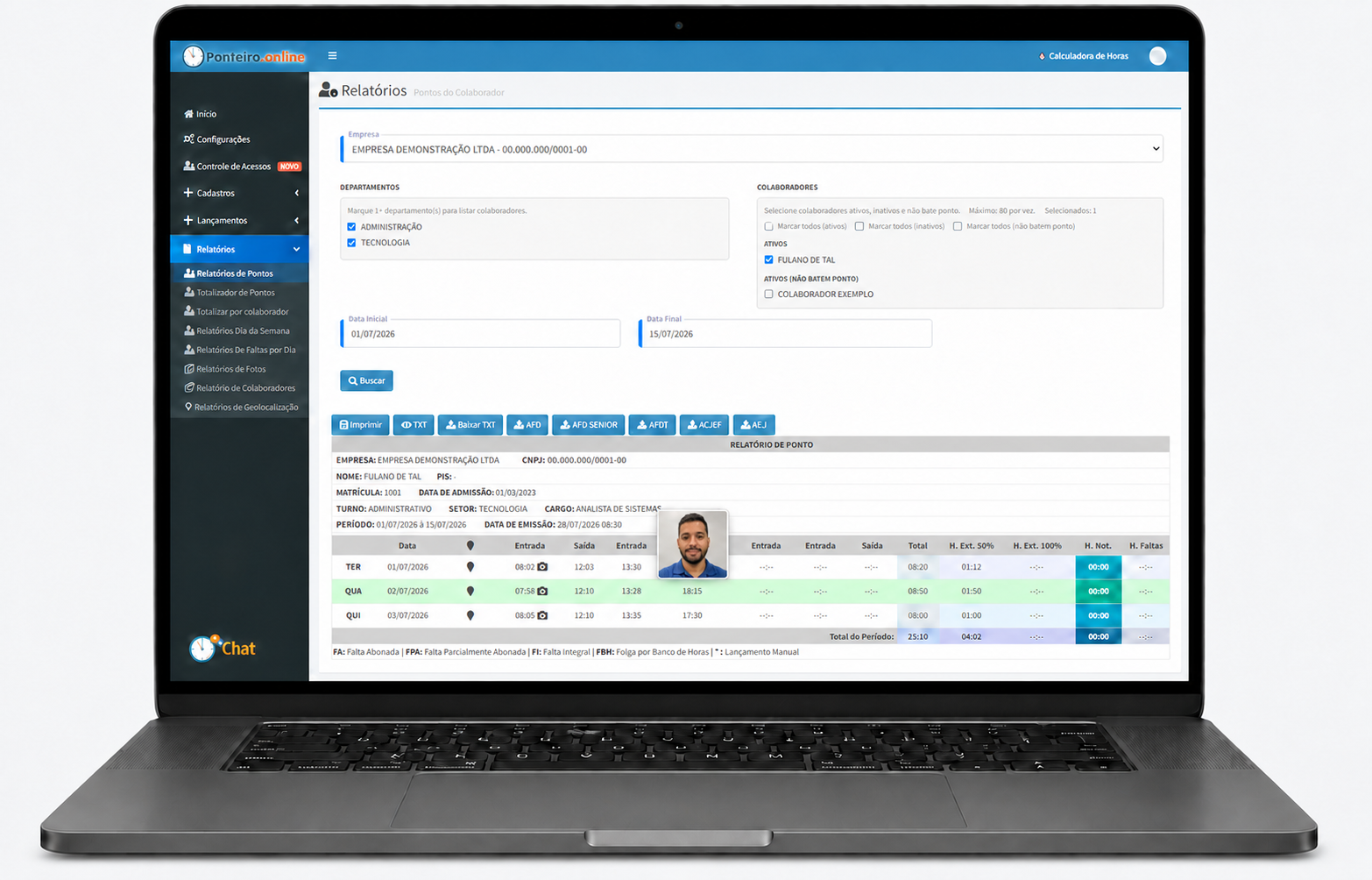 Notebook exibindo o relatório de ponto da Ponteiro Online com empresa e colaborador fictícios